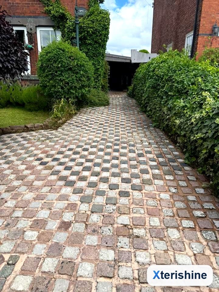 Freshly cleaned cobbled driveway by Xterishine